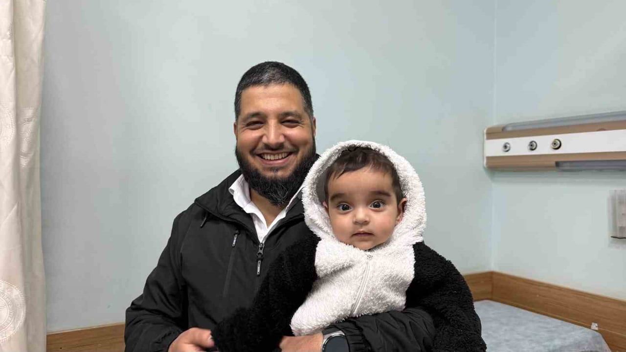 Müftü Heimlich manevrasıyla boğulma tehlikesi geçiren çocuğu kurtardı