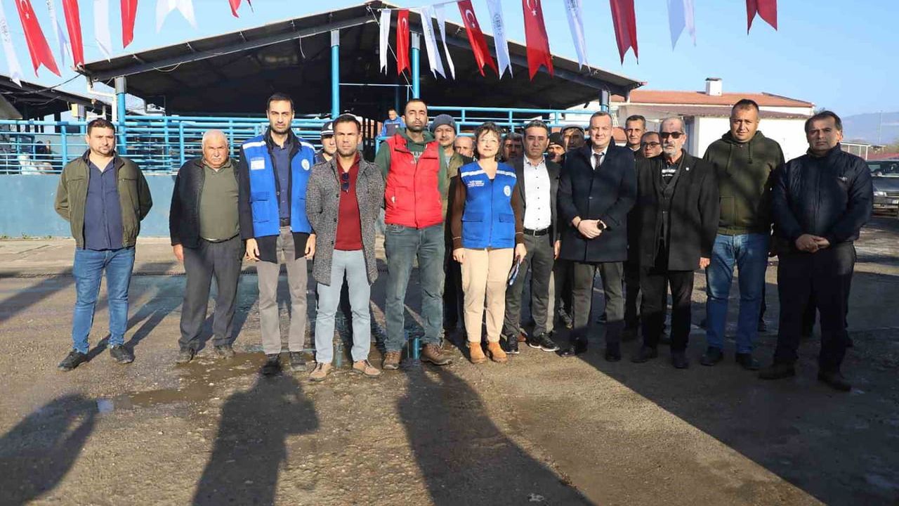 Muğla Büyükşehir’den üreticilere ücretsiz mineral blok taşı desteği