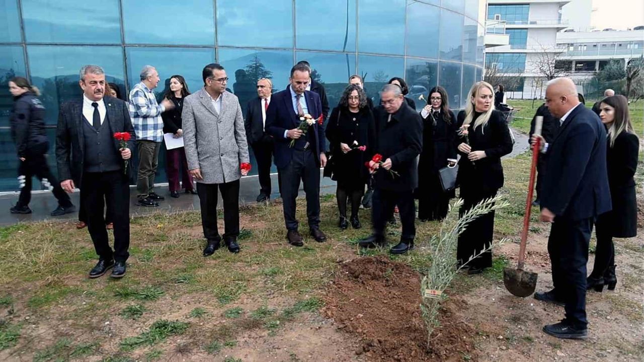 Muğla'da ambulans helikopter kazasında yaşamını yitirenler zeytin fidanlarıyla anıldı