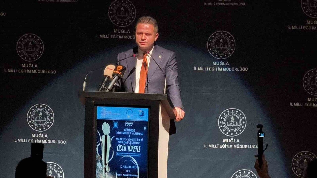 Muğla’da eğitim camiası ödüllerle bir araya geldi