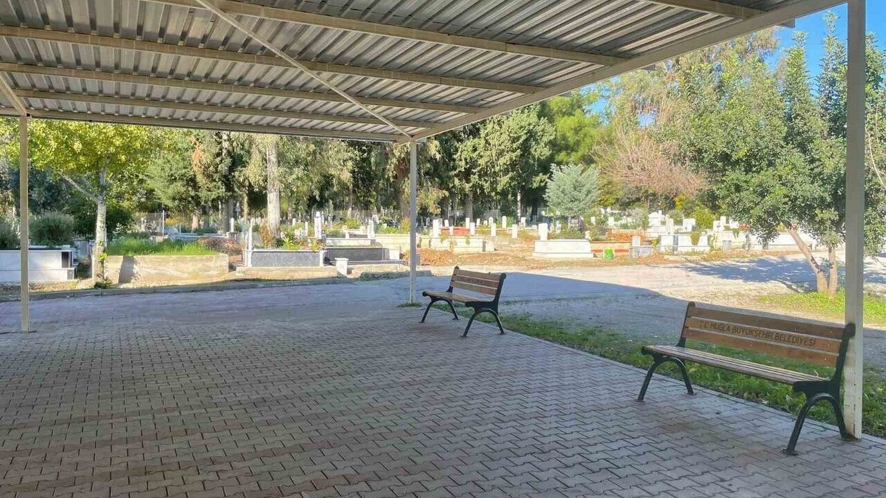 Muğla'da mezarlık bakımı ve temizlik çalışmaları sürüyor