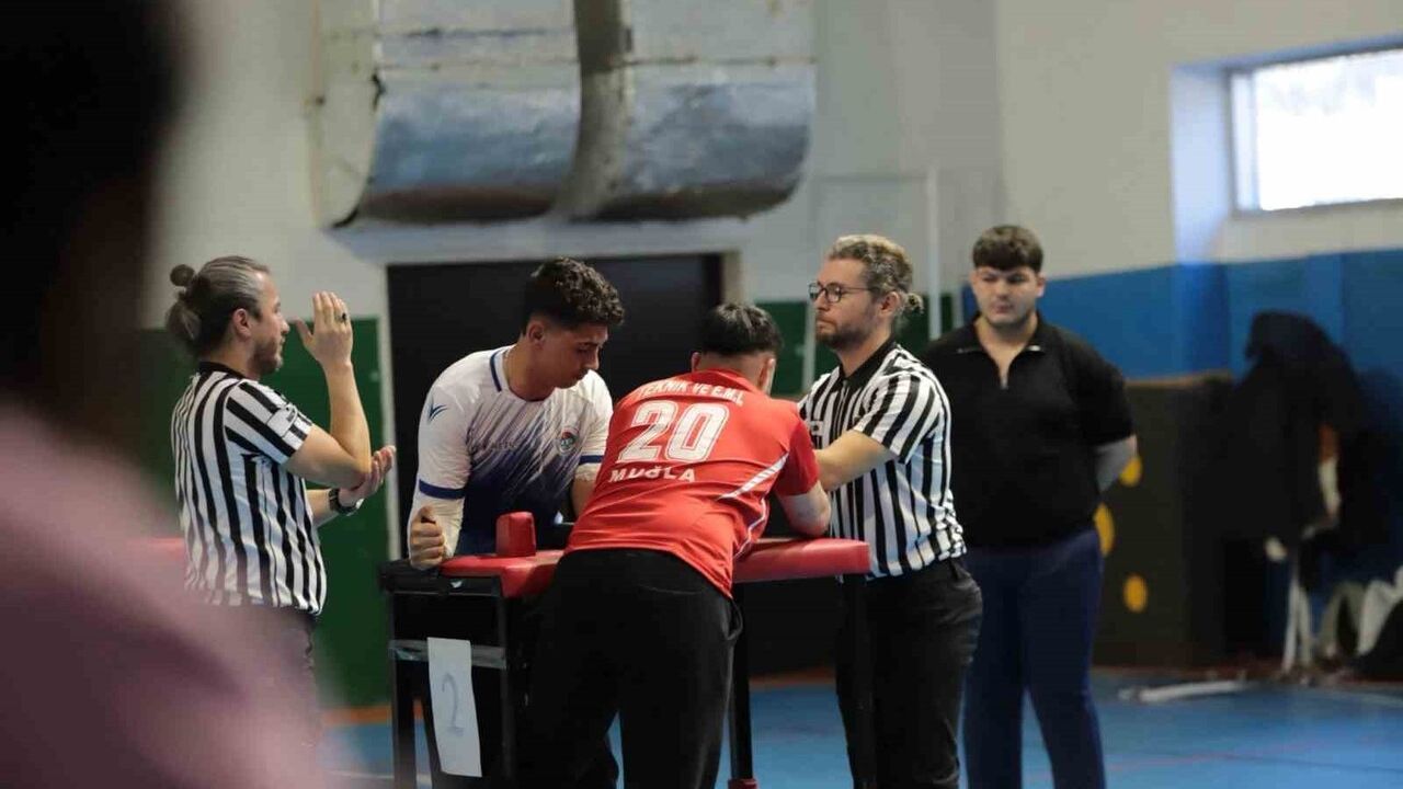 Muğla Okul Sporları Gençler Bilek Güreşi İl Birinciliği Menteşe'de tamamlandı