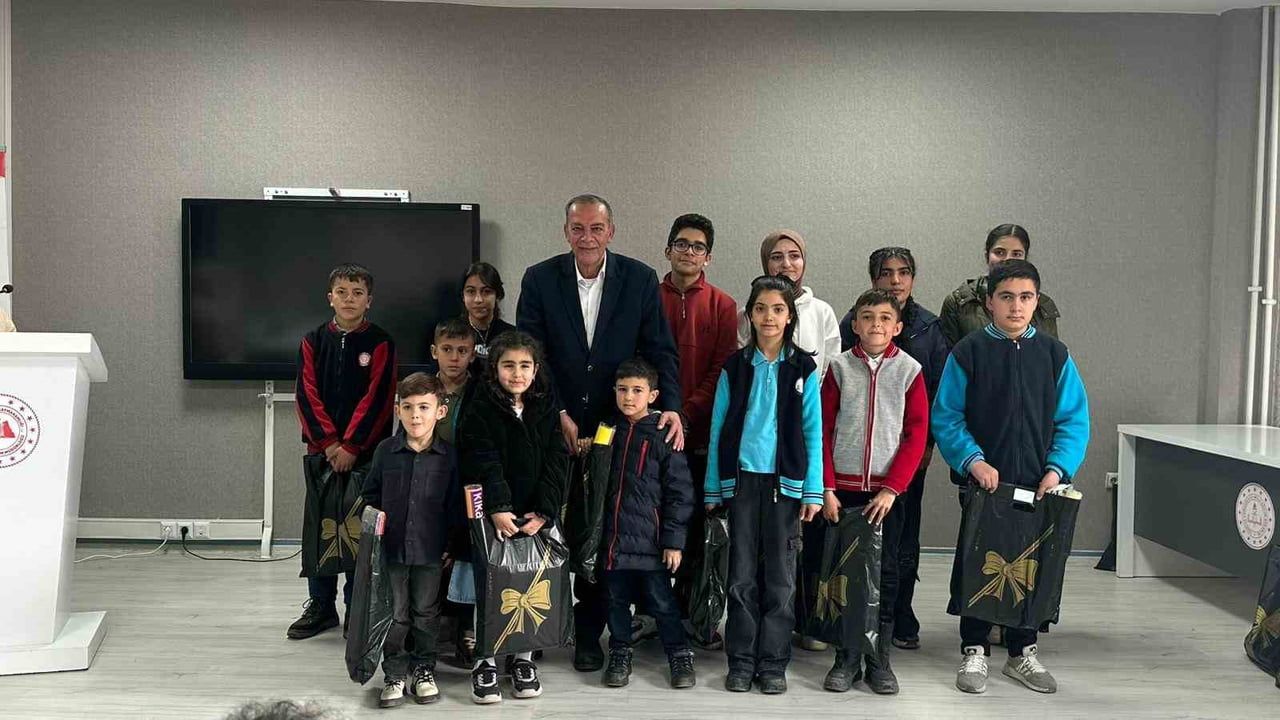 Muradiye'de 2. Kitap Okuma Yarışması Ödül Töreni