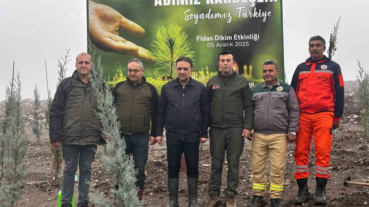 Murat Baybatur Manisa’da 1000 fidan dikti