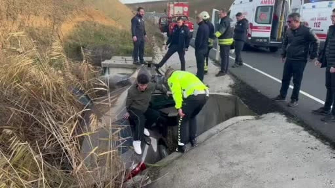 Muratlı'da otomobil su kanalına düştü: Sürücü ve eşi yaralandı