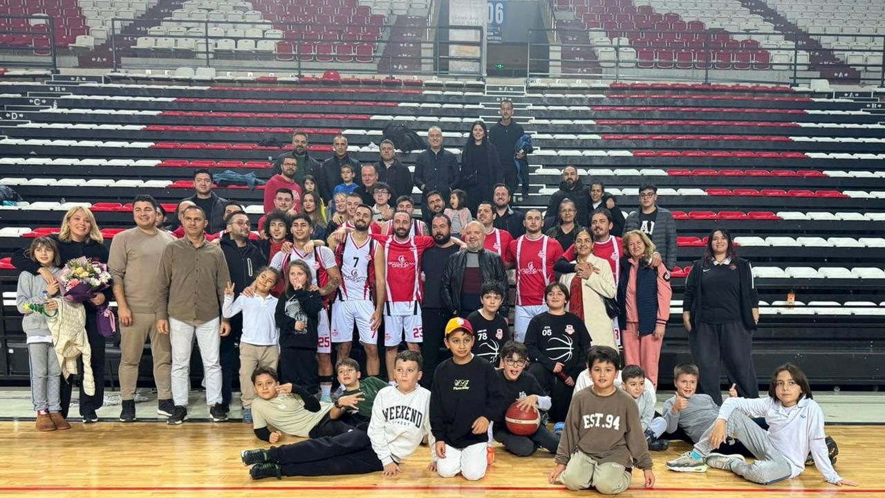 Muratpaşa Belediyespor namağlup şampiyon oldu