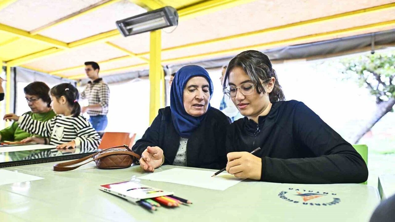 Muratpaşa'da Kuşaklar Arası Etkileşim Atölyesi Falez Yaşlı Evi'nde