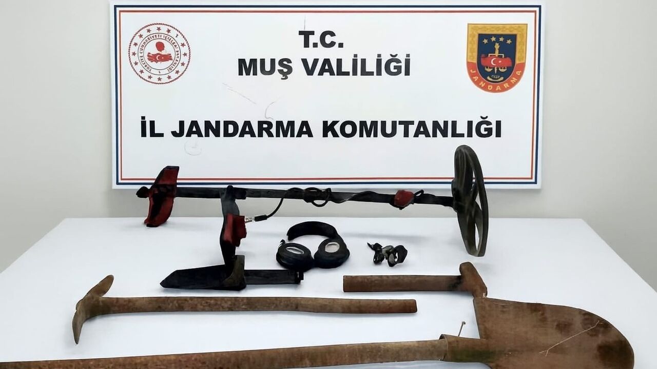 Muş Bulanık'ta sit alanında kaçak kazı yapan 3 kişi yakalandı