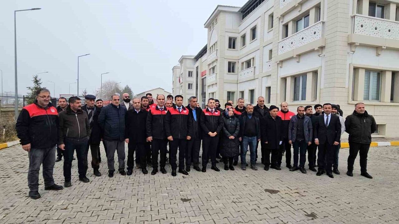 Muş'ta 'Altın Kanatlara Yeni Kovan' ile 100 üreticiye 1000 arı kovanı dağıtıldı