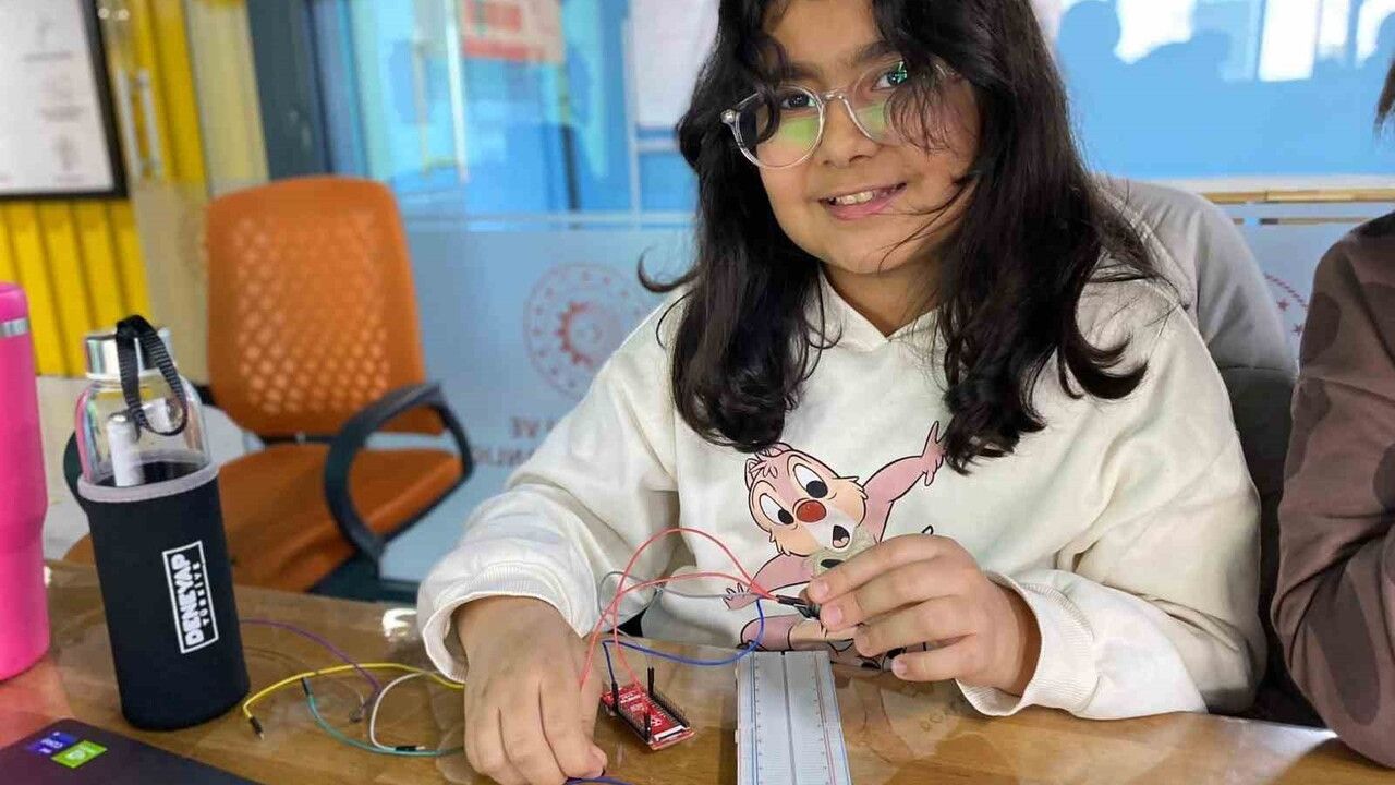 Muş'ta Deneyap Teknoloji Atölyesi'nde İleri Robotik Eğitimleri Sürüyor