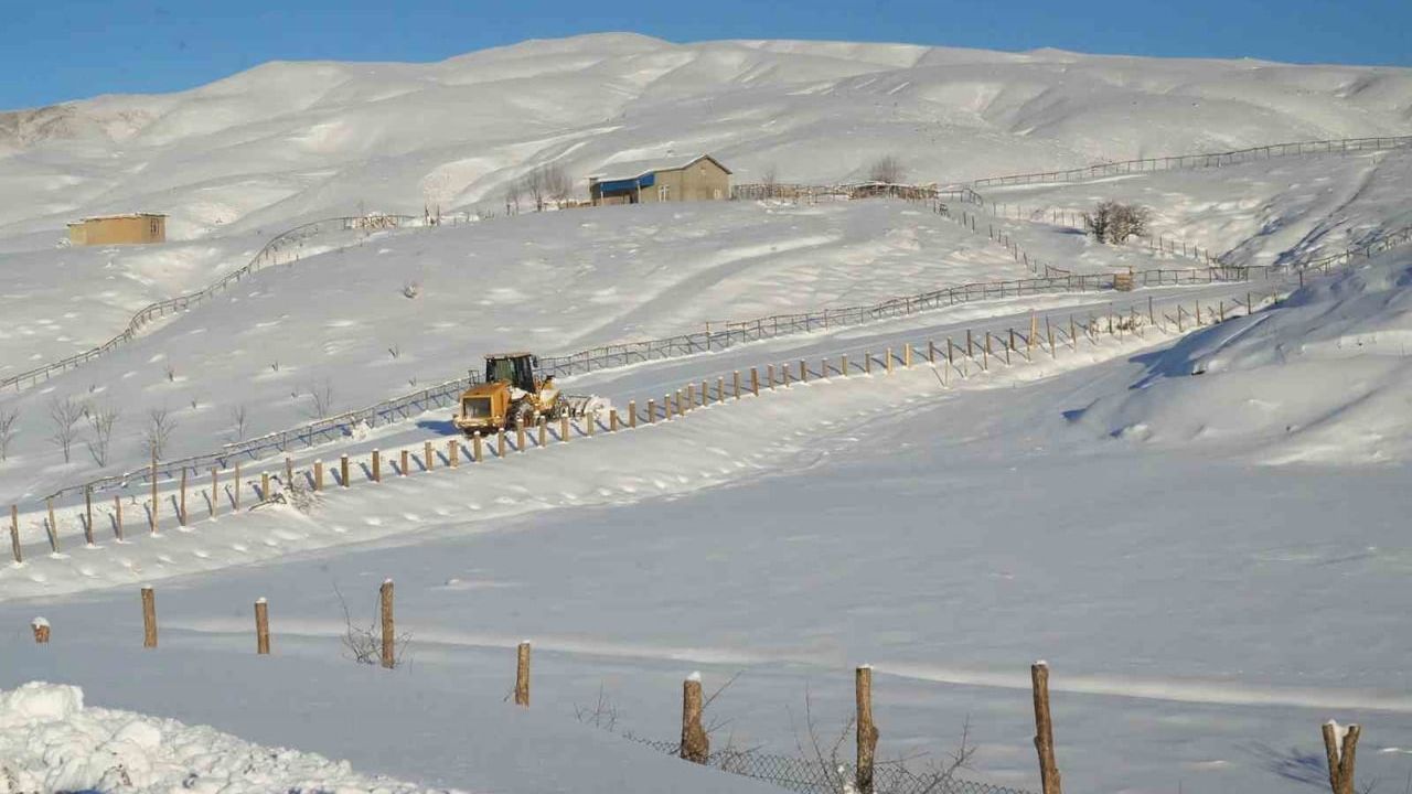 Muş'ta karla mücadele: Bir günde 333 köy yolu ulaşıma açıldı