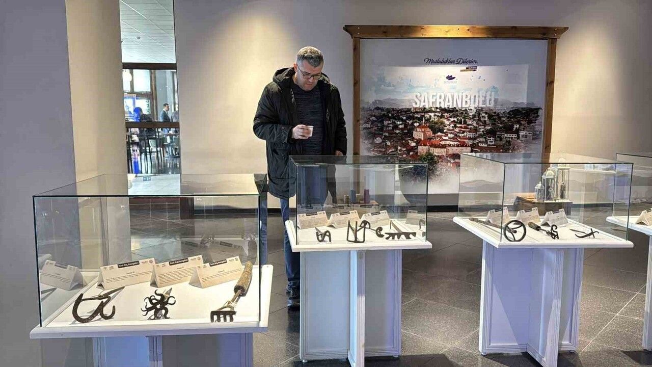 Mustafa Gezici’nin 40 yıllık Türk boyu damgaları koleksiyonu Safranbolu’da sergilendi