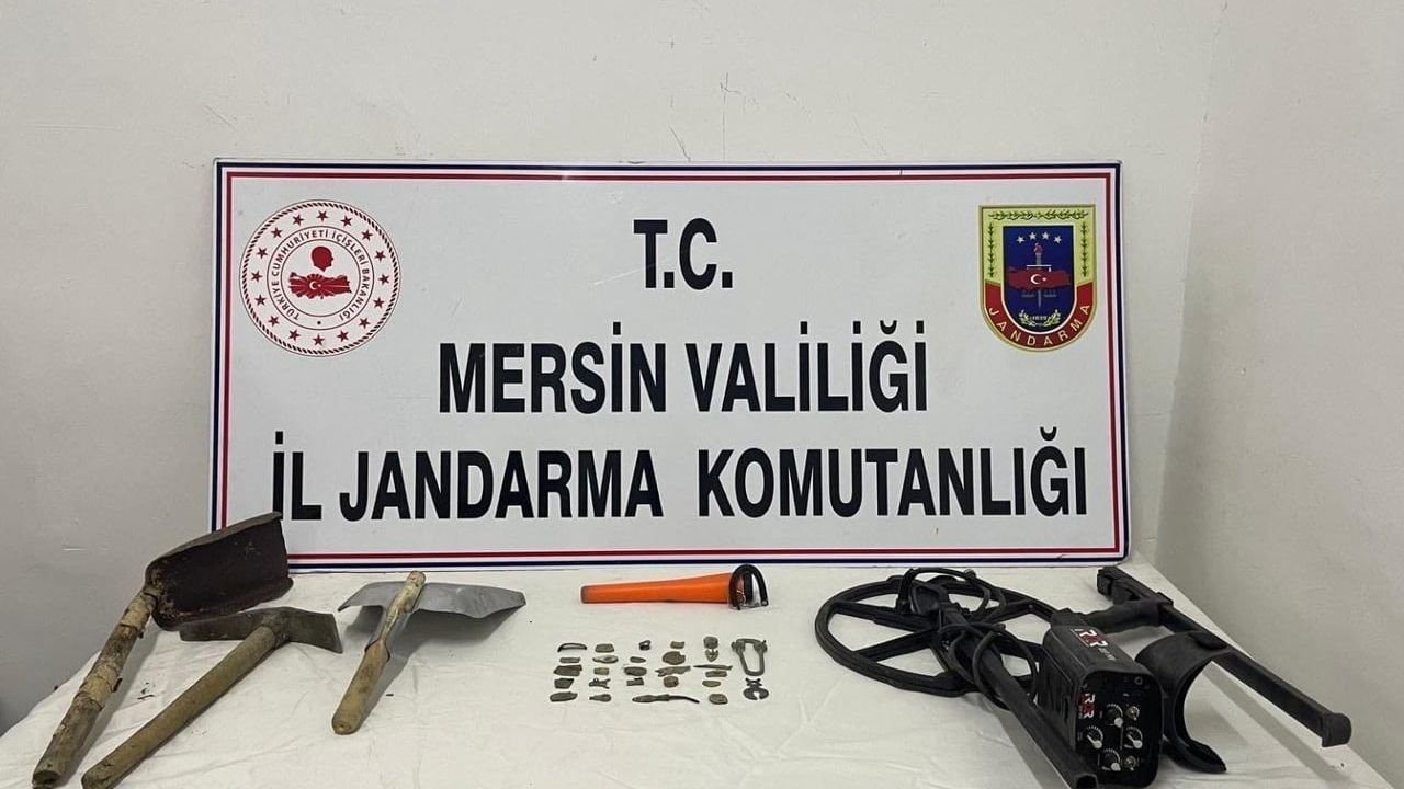 Mut'ta kaçak kazı operasyonu: 2 şüpheli yakalandı, 29 obje ele geçirildi