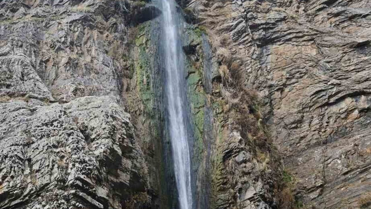 Mutki'nin Gümüşkanat Şelalesi: 60 Metrelik Saklı Güzellik