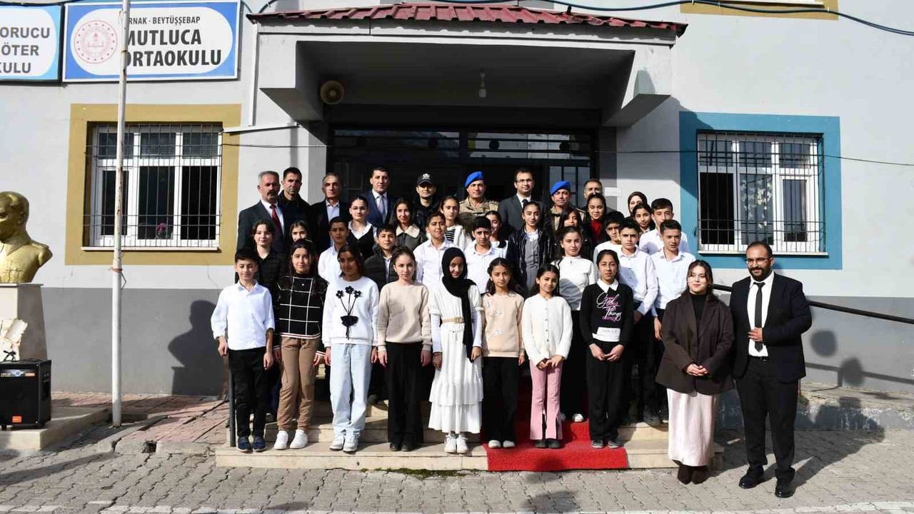 Mutlaca'da 26 Öğrencinin Kitabı: 'Mutluca bir köyün hikayeleri' İmza Günü