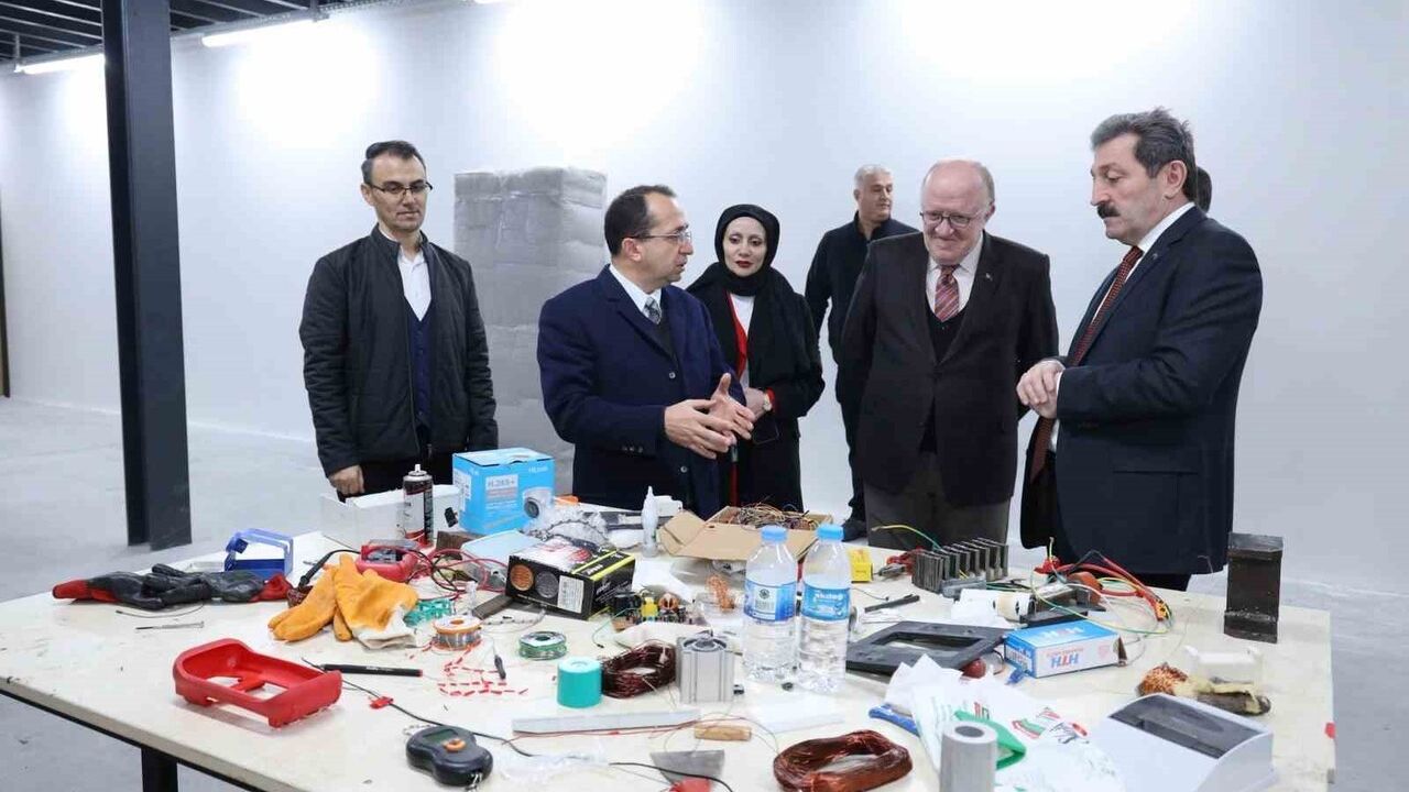 MYR KIDS: Çocuklar için mobil yürüme robotu geliştirildi