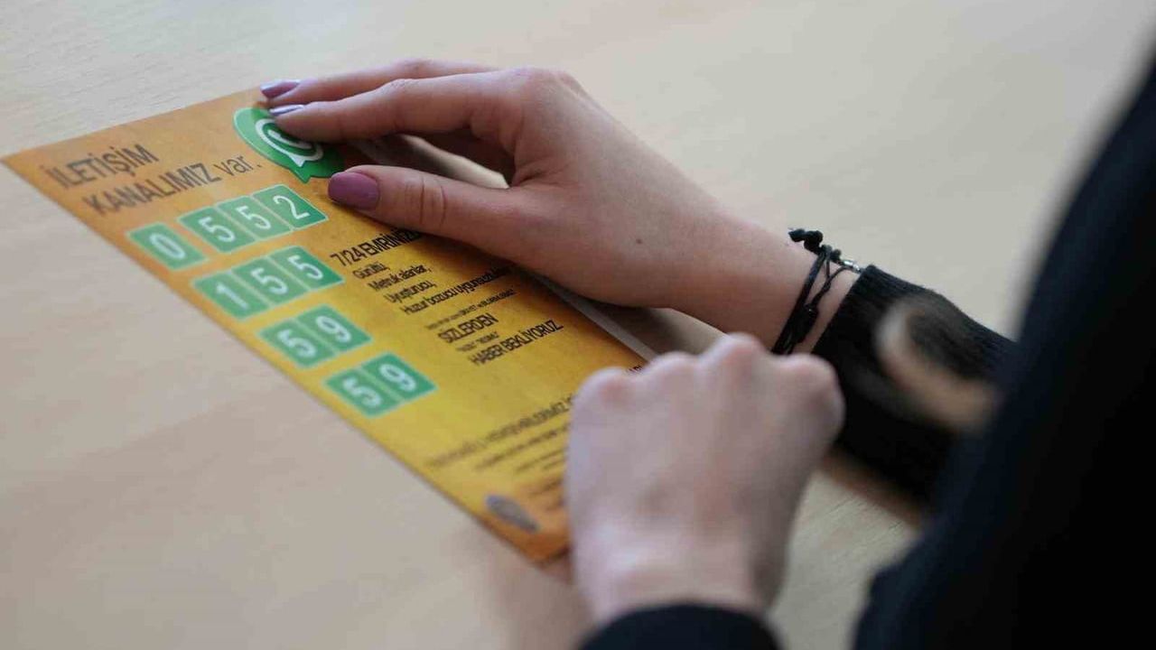 Narkotik köpeği "Leo" üniversite öğrencilerinin ilgisini çekti