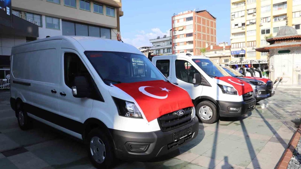 Nazilli Belediyesi filosuna 5 yeni hizmet aracı kazandırdı