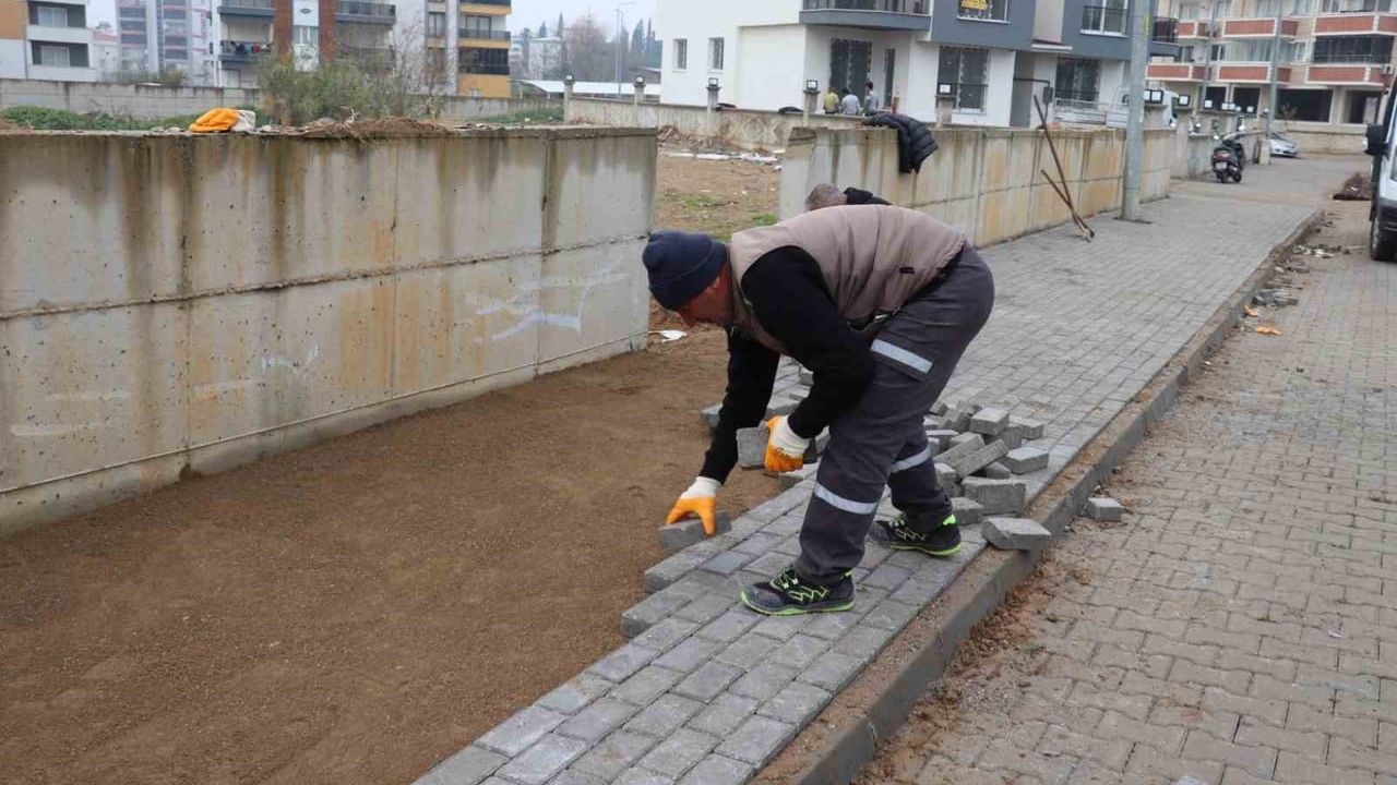 Nazilli'de kaldırım ve yol çalışmaları yoğun tempoda devam ediyor