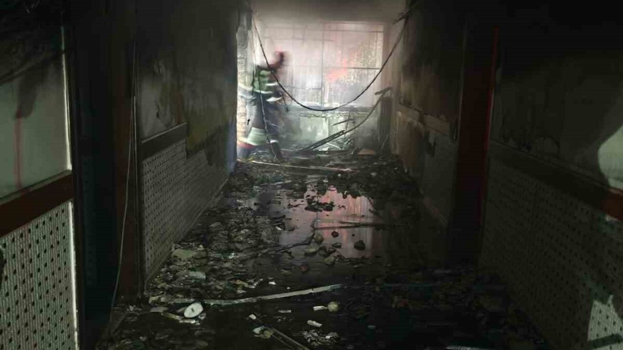 Nazilli'de Tahliye Edilen Atatürk Anadolu Lisesi'nde Yangın Paniğe Neden Oldu