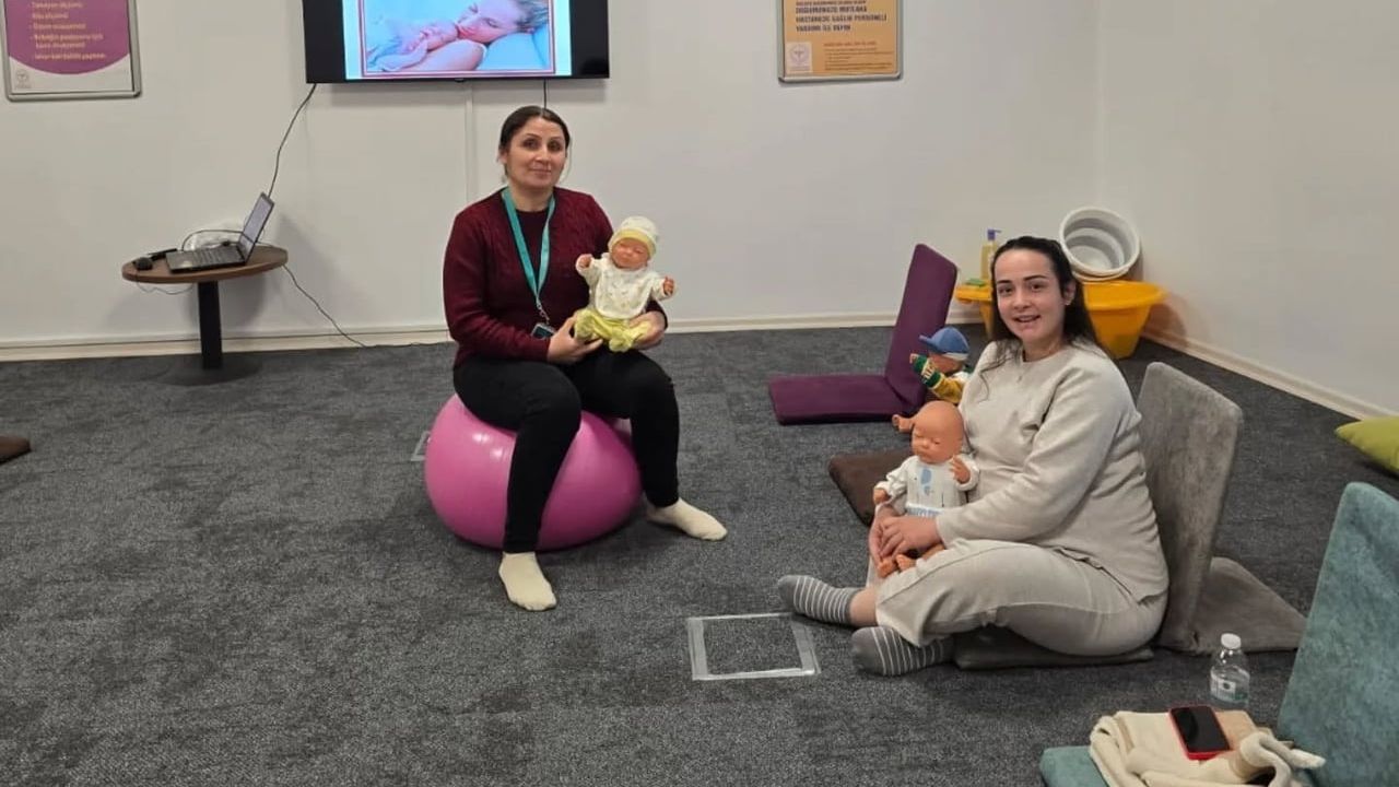 Nazilli Gebe Okulu'nda anne adaylarına kapsamlı eğitimler