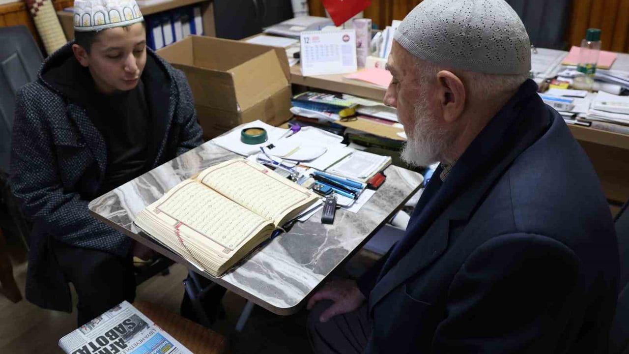 Nazilli Koca Camii Avlusunda 68 Yıl: Hafız Ahmet Avcı’nın Hizmet Öyküsü