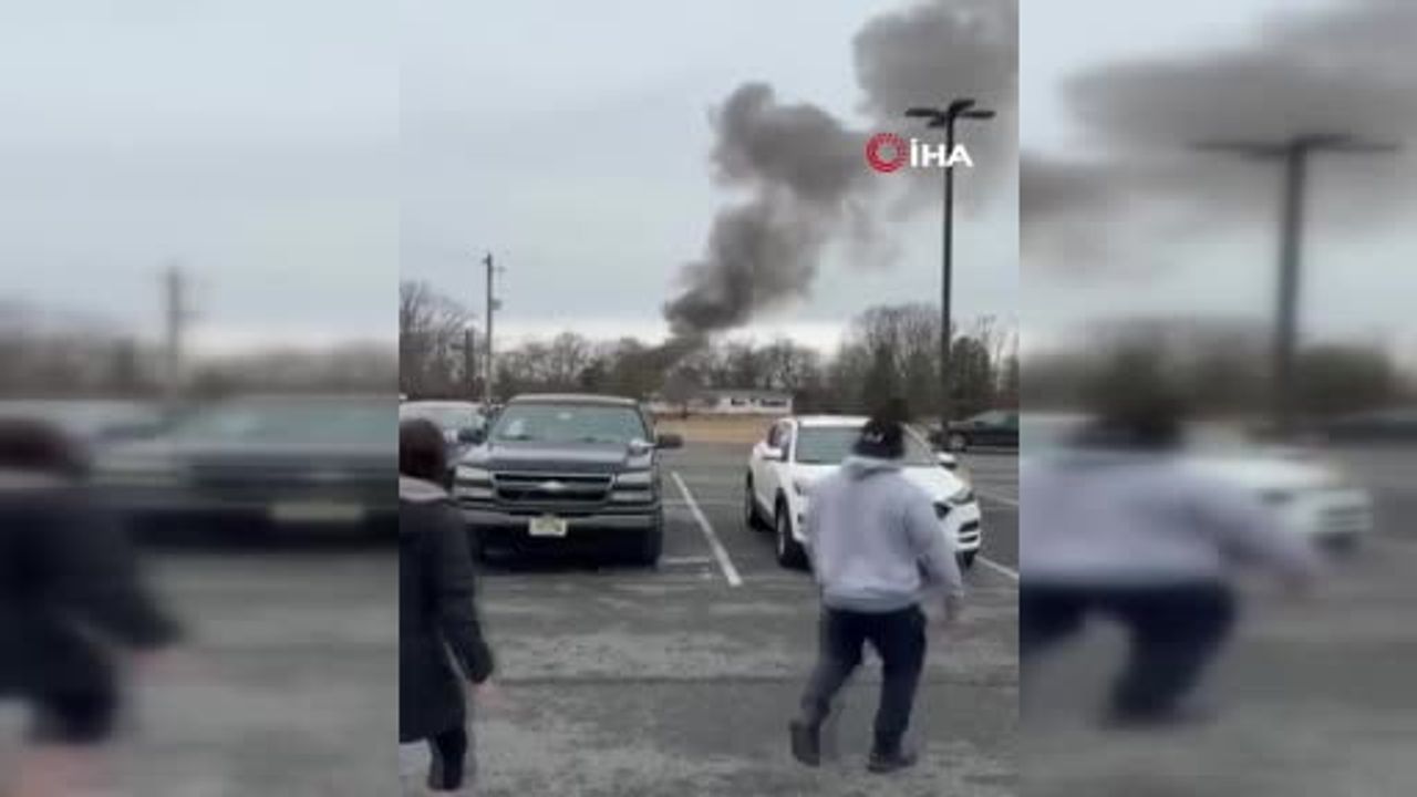 New Jersey’nin Hammonton kentinde iki helikopter havada çarpıştı