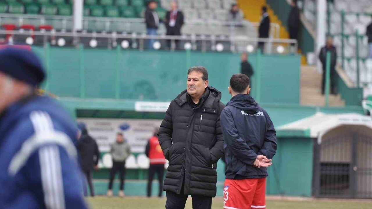 Niğde Belediyespor, Teknik Direktör Ahad Kömürlüoğlu ile Ayrıldı