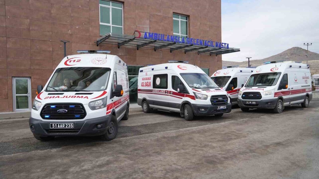 Niğde'de 3 öğrenci tavuk döner sonrası hastaneye kaldırıldı