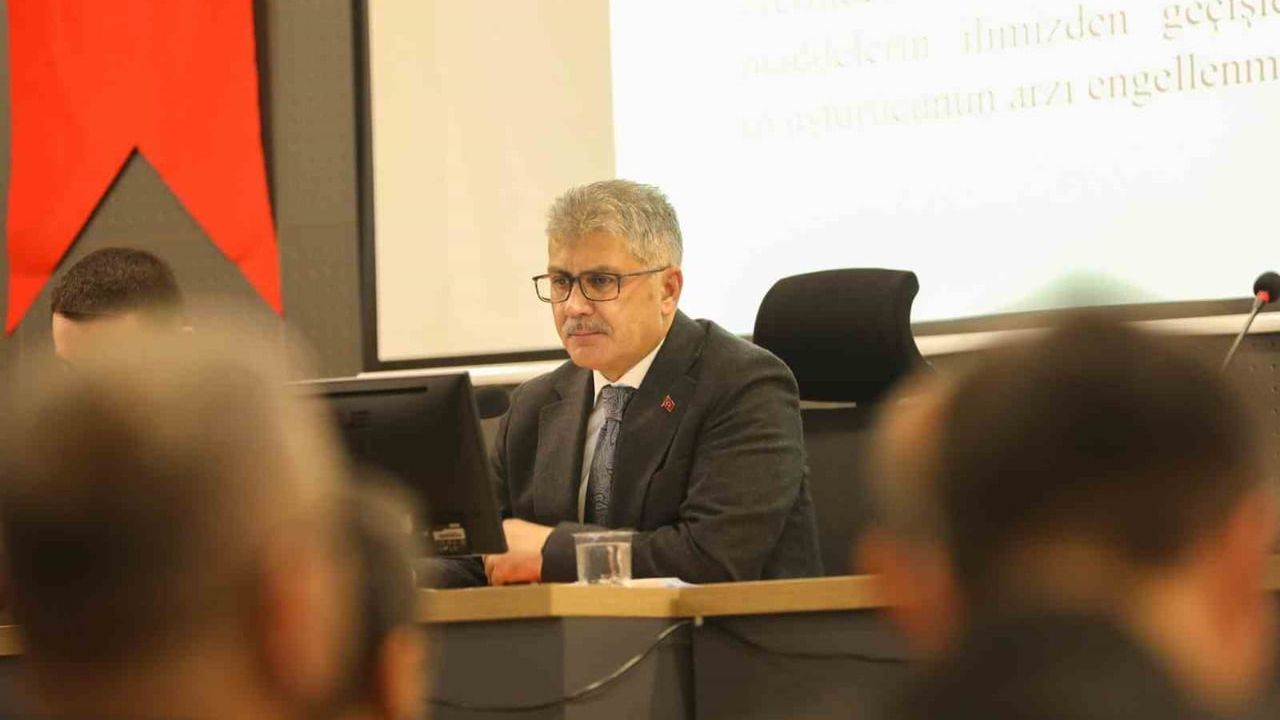 Niğde'de bağımlılıkla mücadele toplantısı Vali Cahit Çelik başkanlığında yapıldı