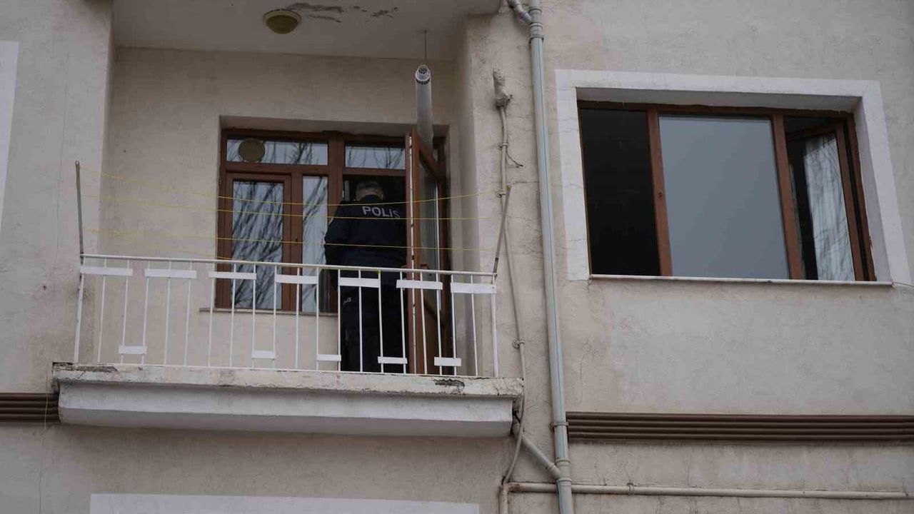 Niğde'de Kale Mahallesi'ndeki apartmanda çift hayatını kaybetti
