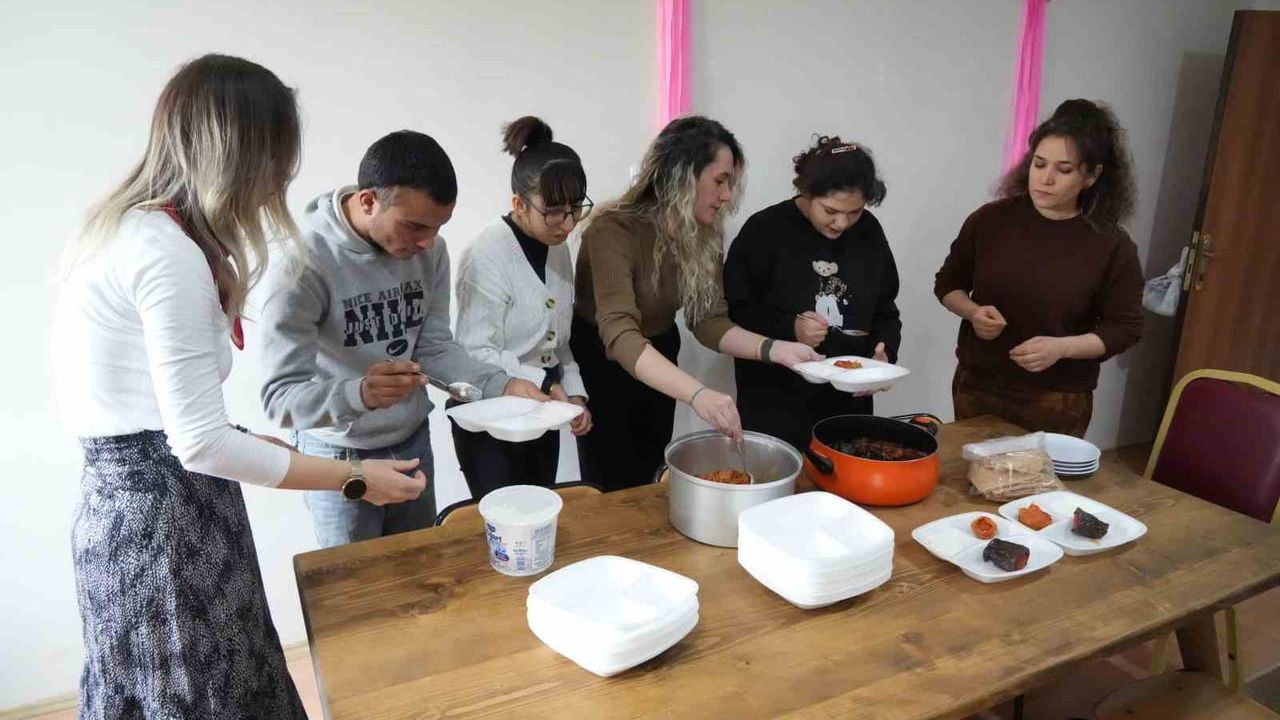 Niğde'de ’Özel Çocuklar Güzel Kutular’ ile Yöresel Lezzetler Eğitimde