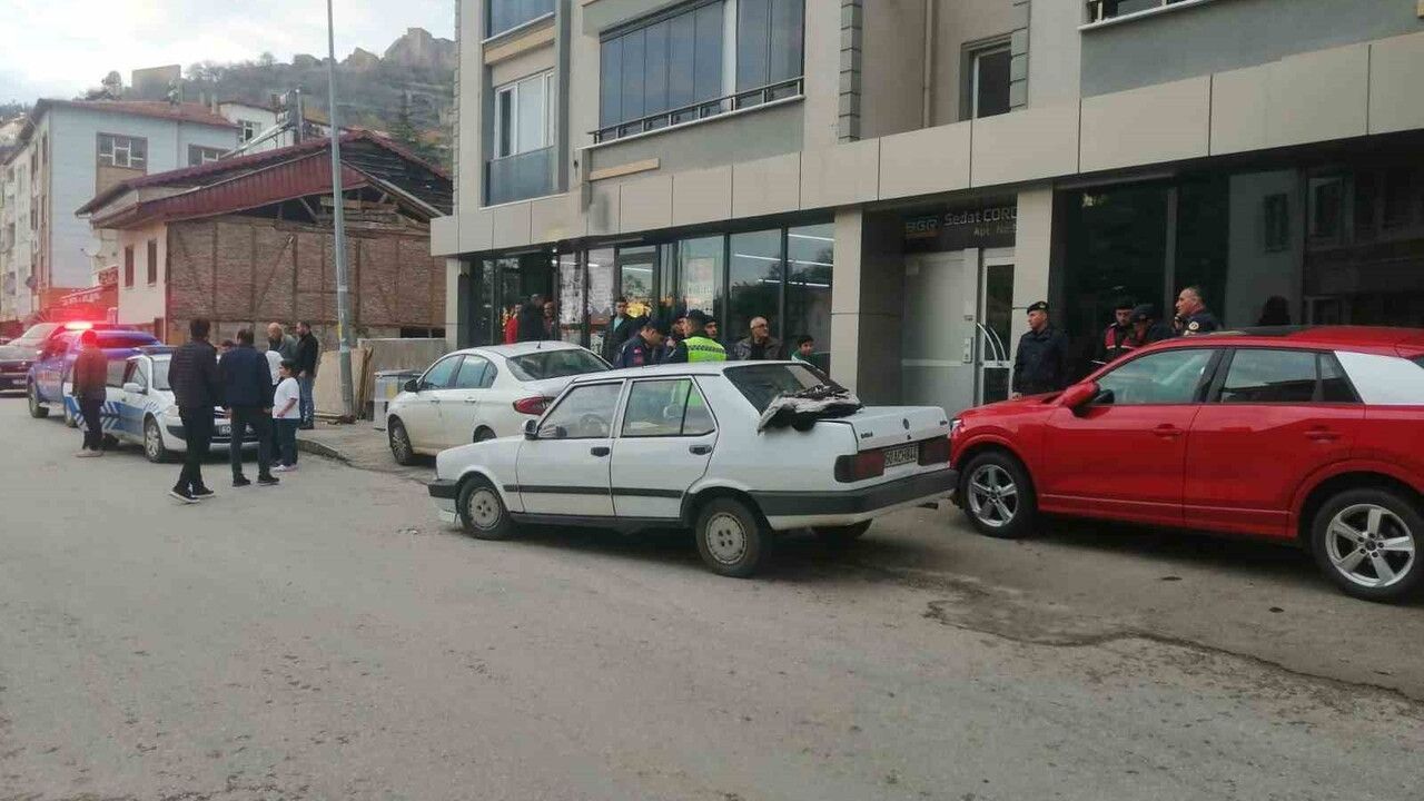 Niksar’da jandarmayla kovalamaca: sürücü yakalandı, personel yaralandı