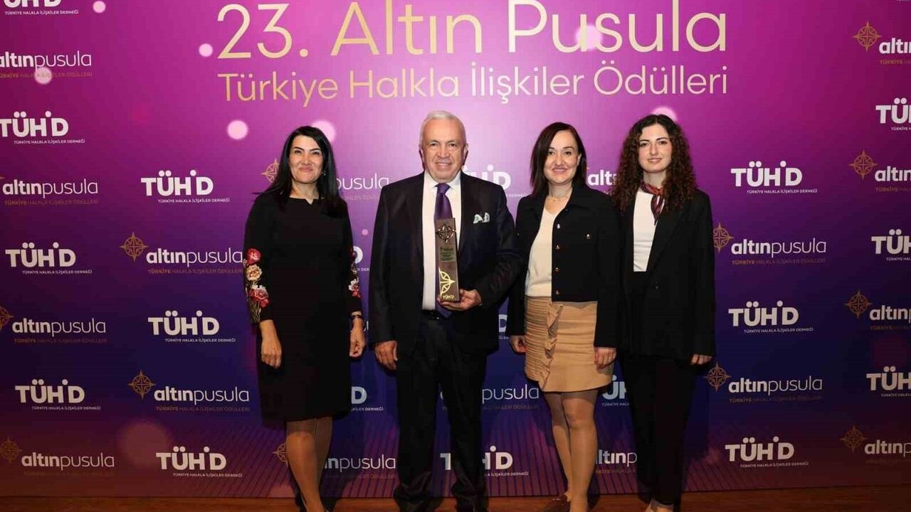 Nilüfer Belediyesi'ne Altın Pusula'da 'Yerel Kalkınma' Ödülü