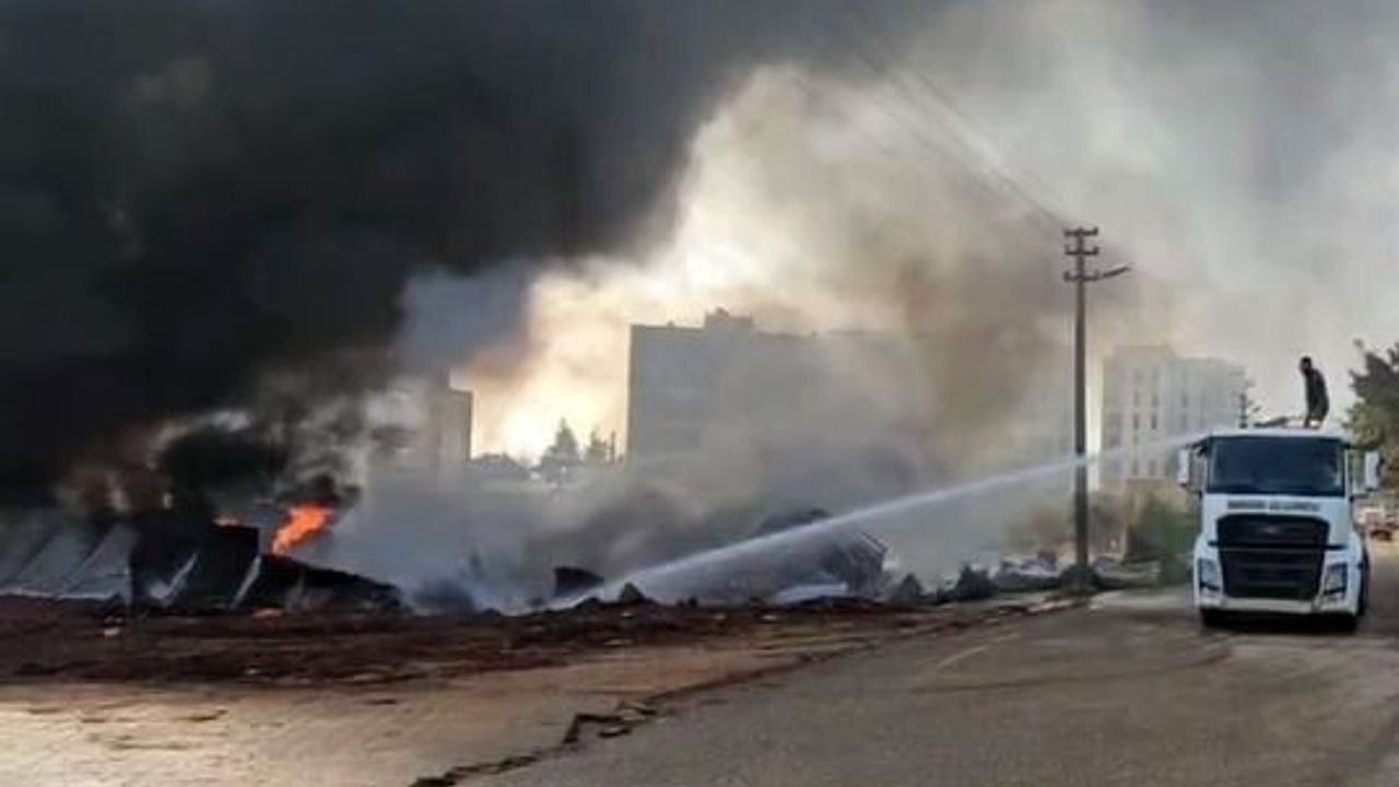 Nurdağı'nda şantiyede depo yangını