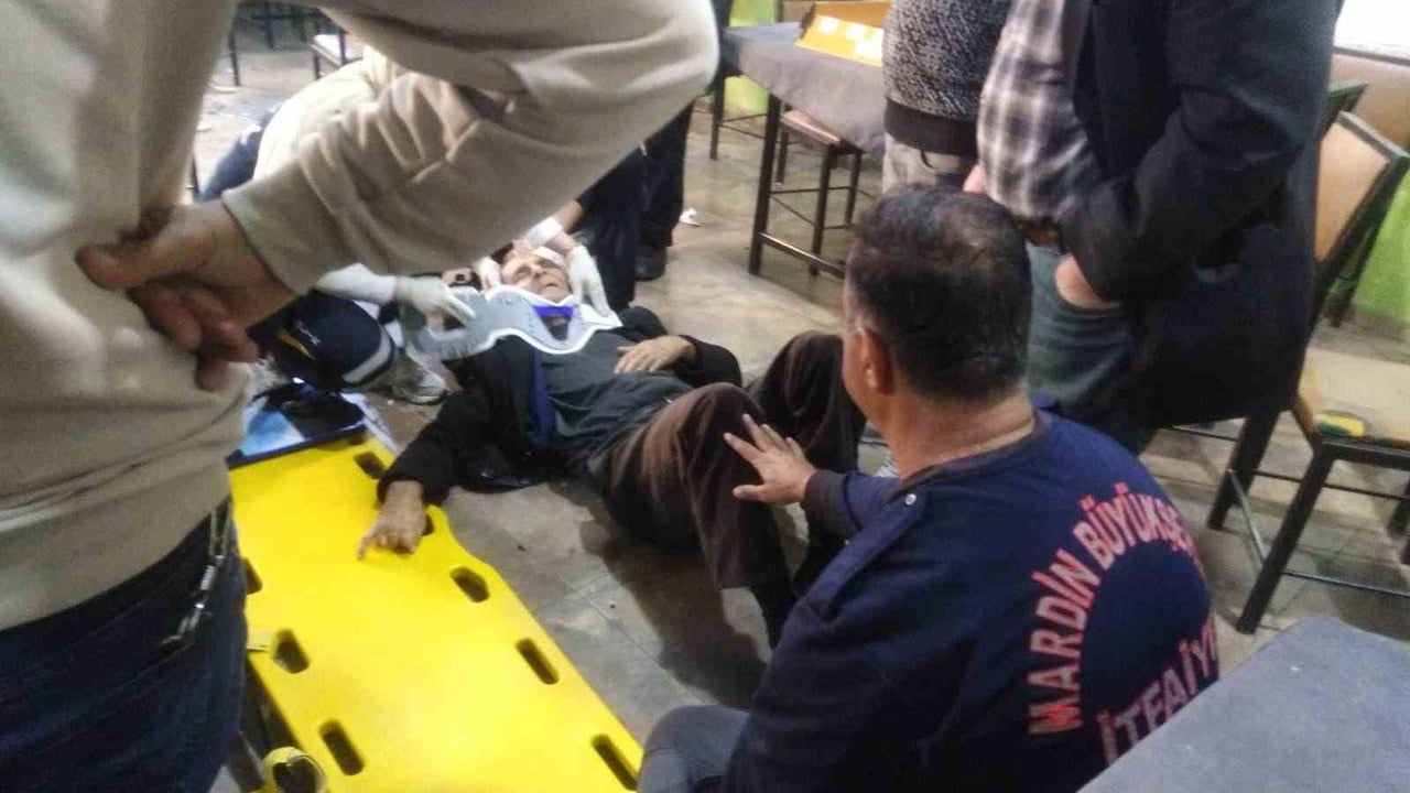 Nusaybin'de kıraathanede tavan çökmesi: 2 yaralı