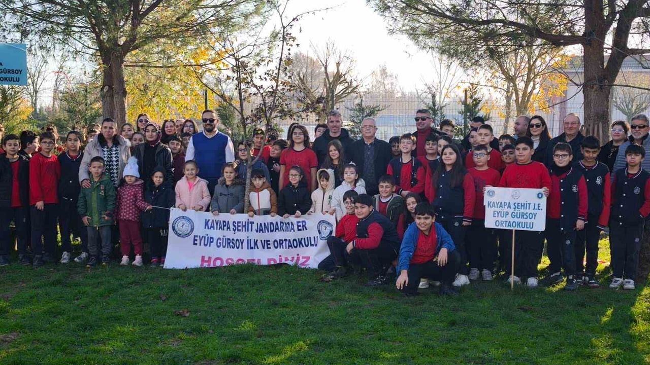 Öğrenciler Yeşil Vatan İçin Fidan Dikti