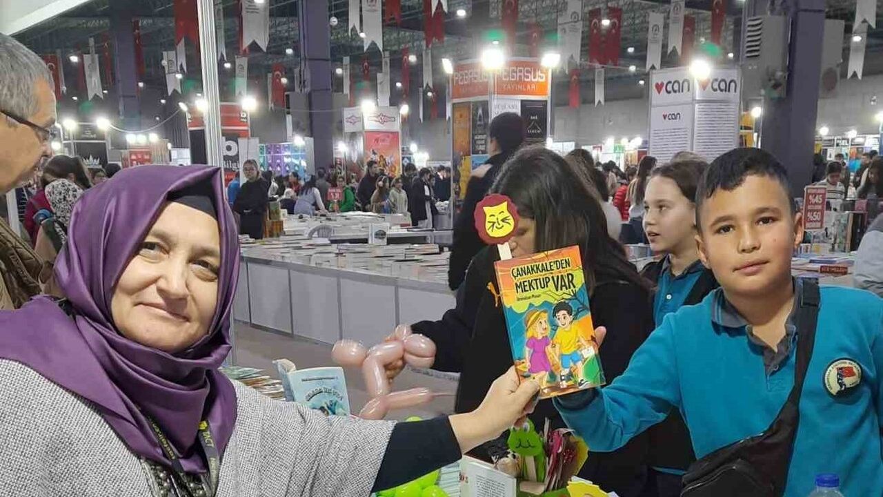 Öğretmen-Yazar Ümmühan Musan Denizli Kitap Fuarı'nda Öğrencilerle Buluştu