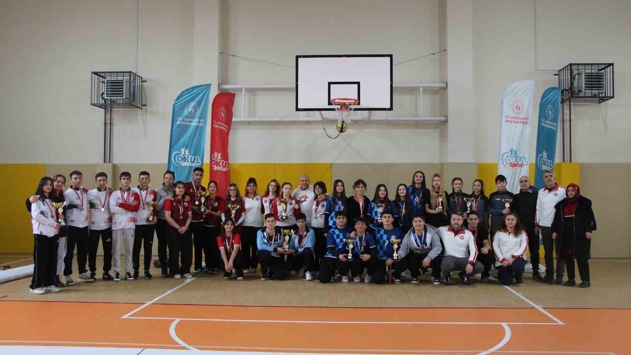 Okul Sporları Floor Curling Gençler Müsabakaları İki Gün Süren Heyecanla Sona Erdi