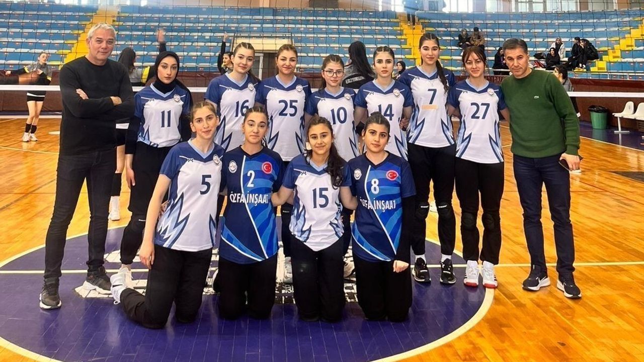Oltu Anadolu Lisesi voleybolda finale yükseldi