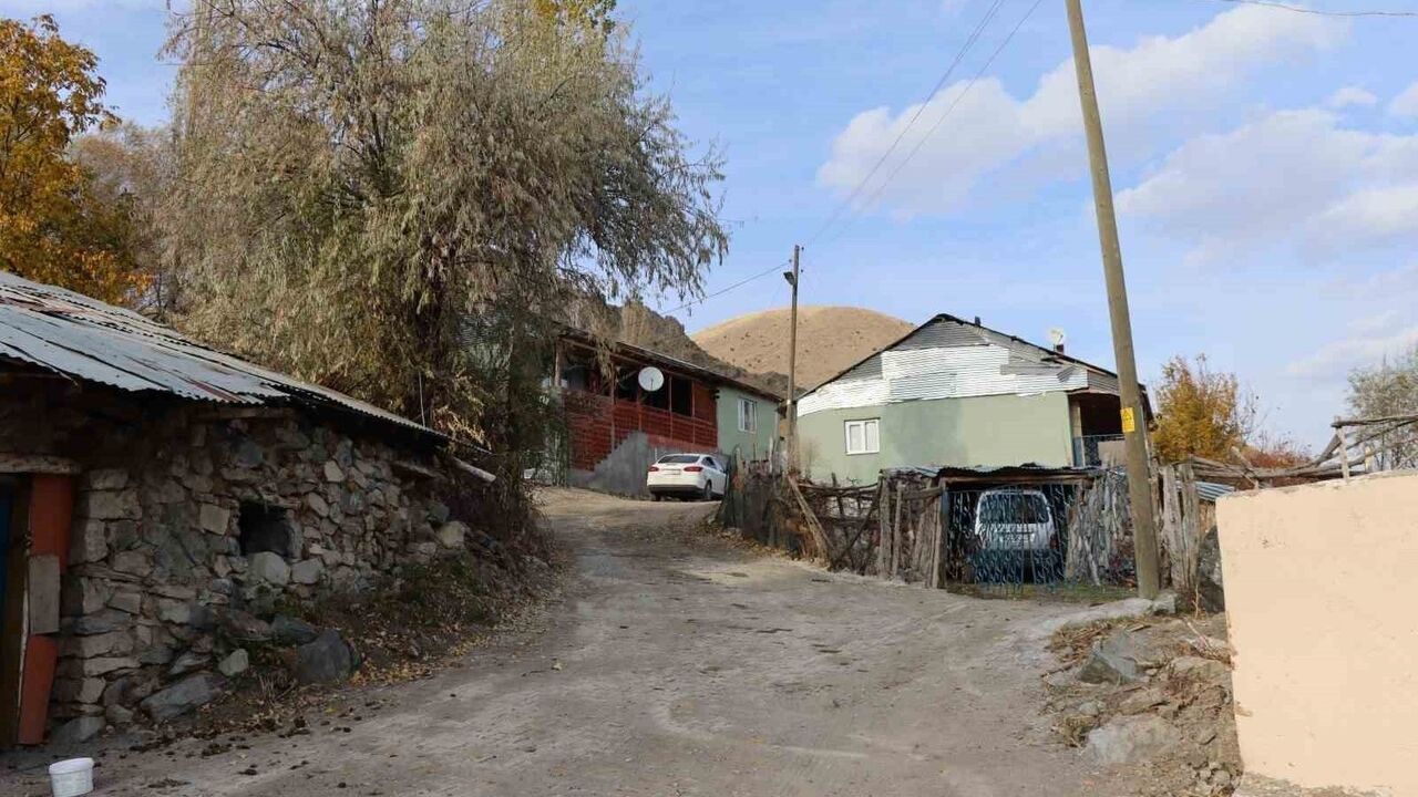 Oltu'da 115 bin metrekare kilit parke tamamlandı