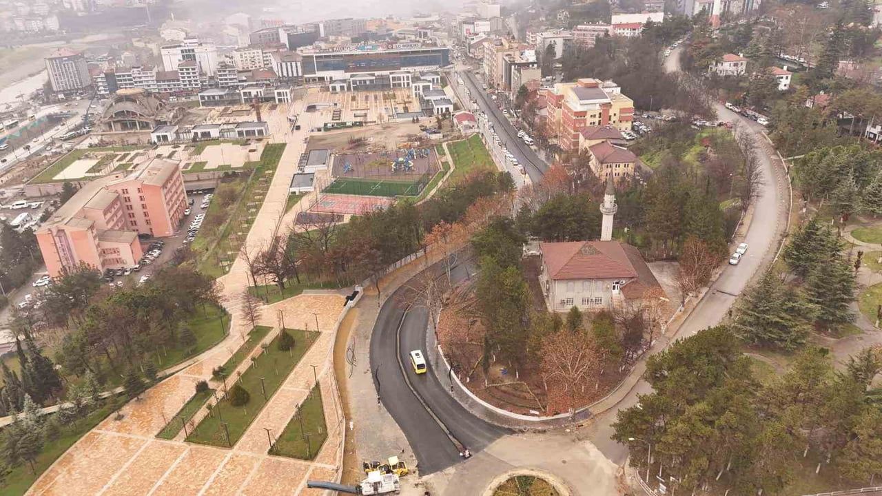 Ömer Lütfü Özaytaç Caddesi'nde yenileme tamamlandı, trafik yeniden açıldı