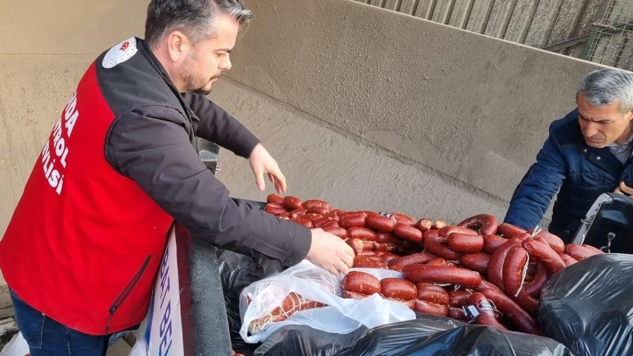 Onikişubat’ta 850 kilogram tarih geçmiş sucuk imha edildi