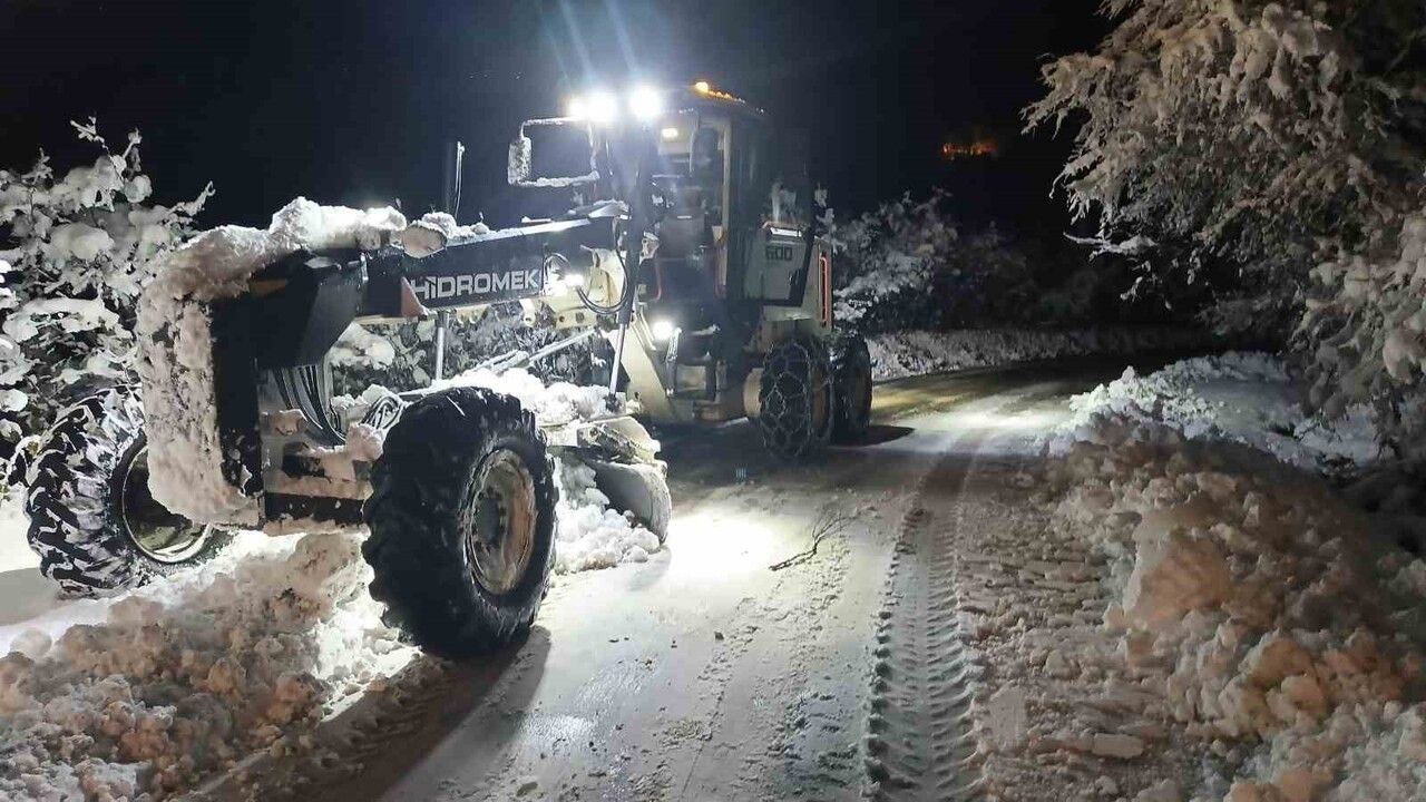 Ordu’da karla mücadele: 134 mahalle yolu açıldı, hasta ve cenaze müdahalesi