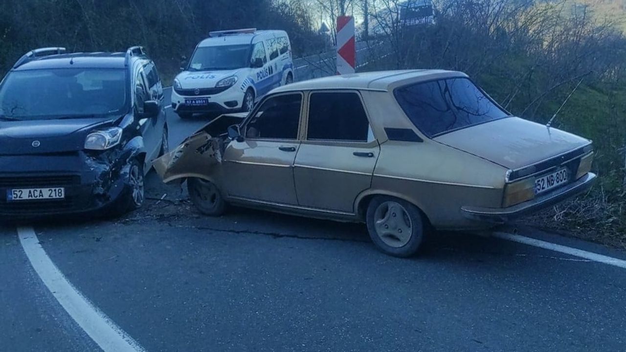 Ordu Ulubey'de Trafik Kazası: 3 Yaralı