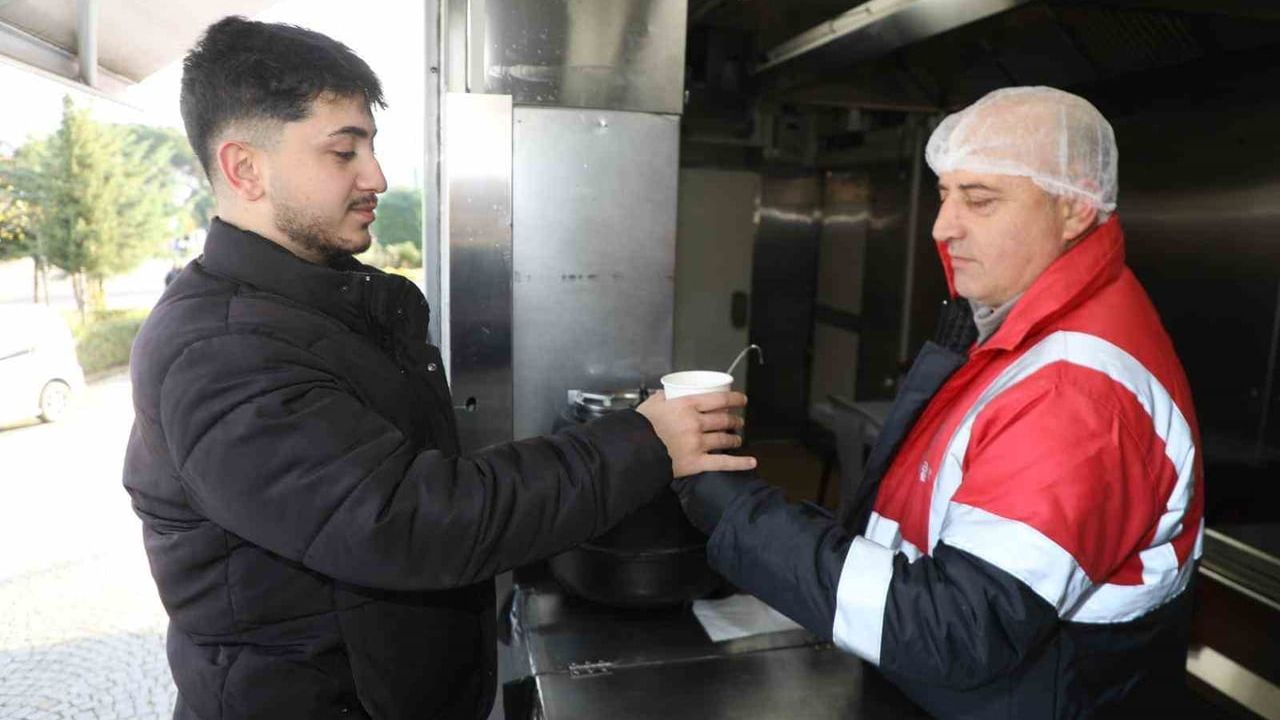 Ordu Üniversitesi'nde Öğrencilere Sıcak Çorba Servisi