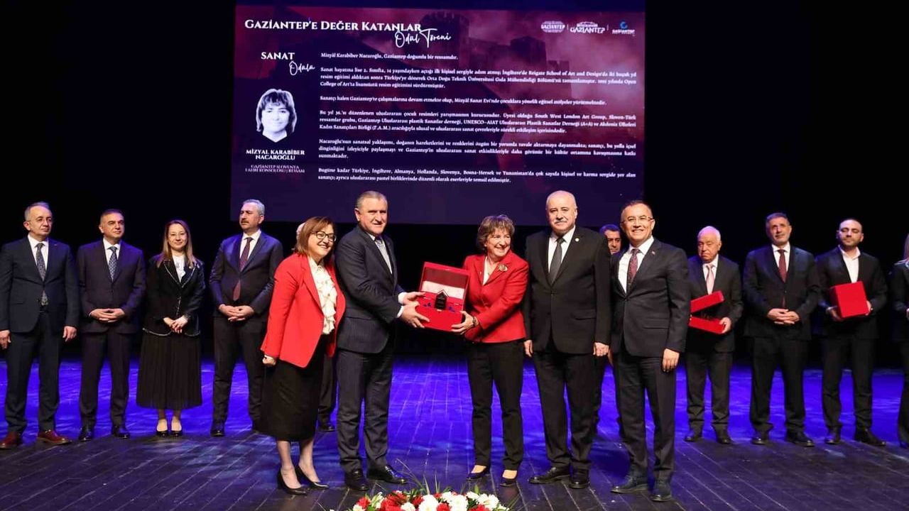 Osman Aşkın Bak: Savunma sanayisi ve gençlik yatırımlarına vurgu — Gaziantep 104. kurtuluş töreni