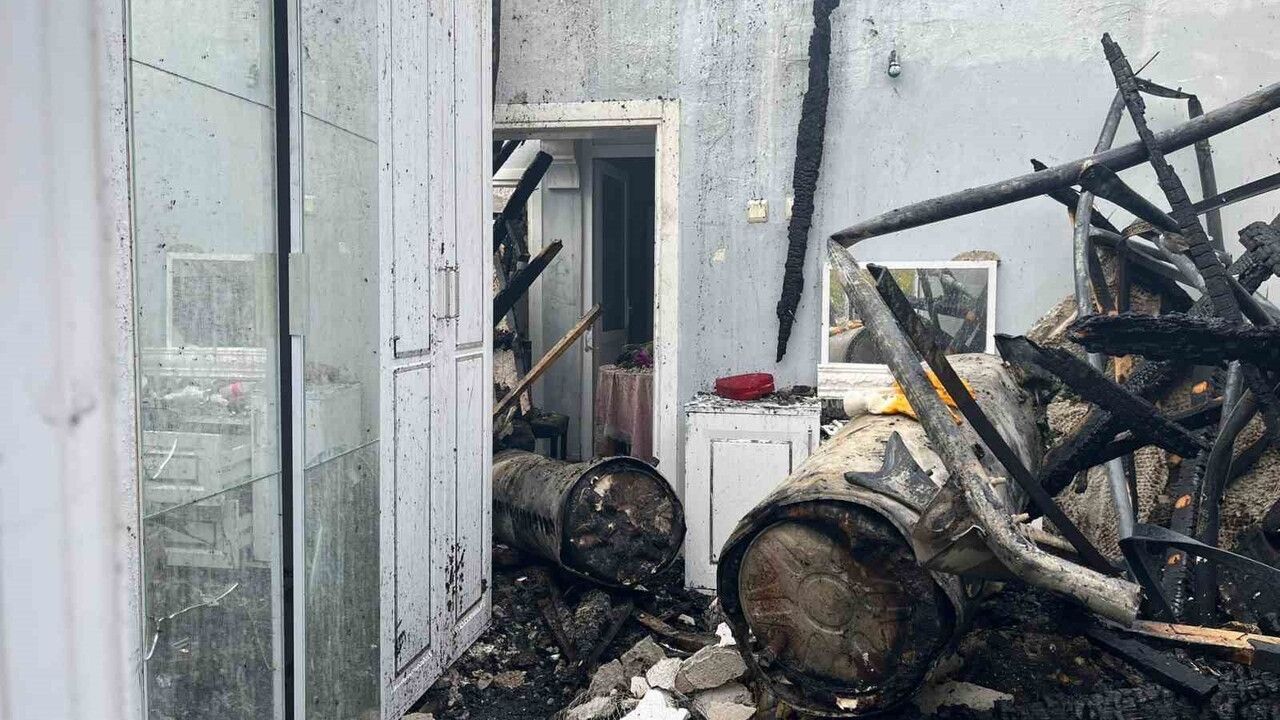 Osmaneli'de ahşap evde yangın: eşyalar kullanılamaz hale geldi