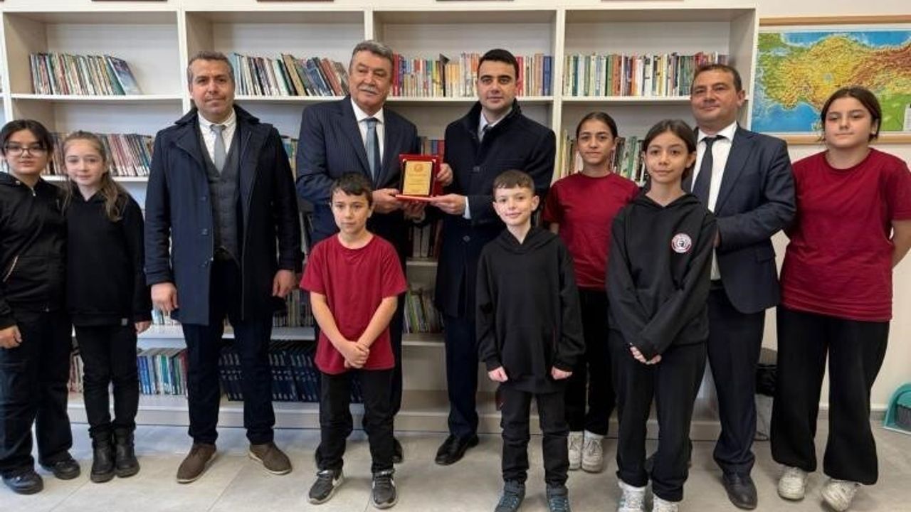 Osmaneli'de Atatürk Ortaokulu Kütüphanesi Demirel Ailesiyle Yenilendi