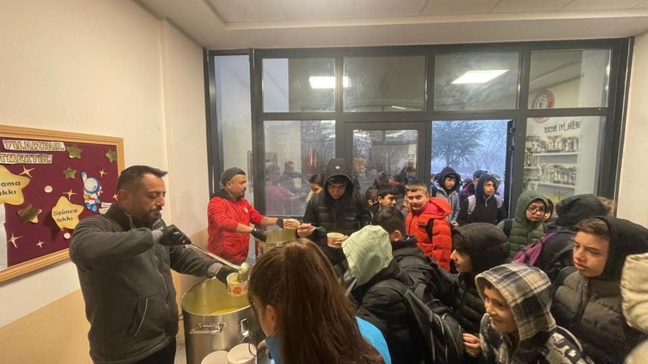 Osmaneli'de okullarda ücretsiz çorba dağıtımı